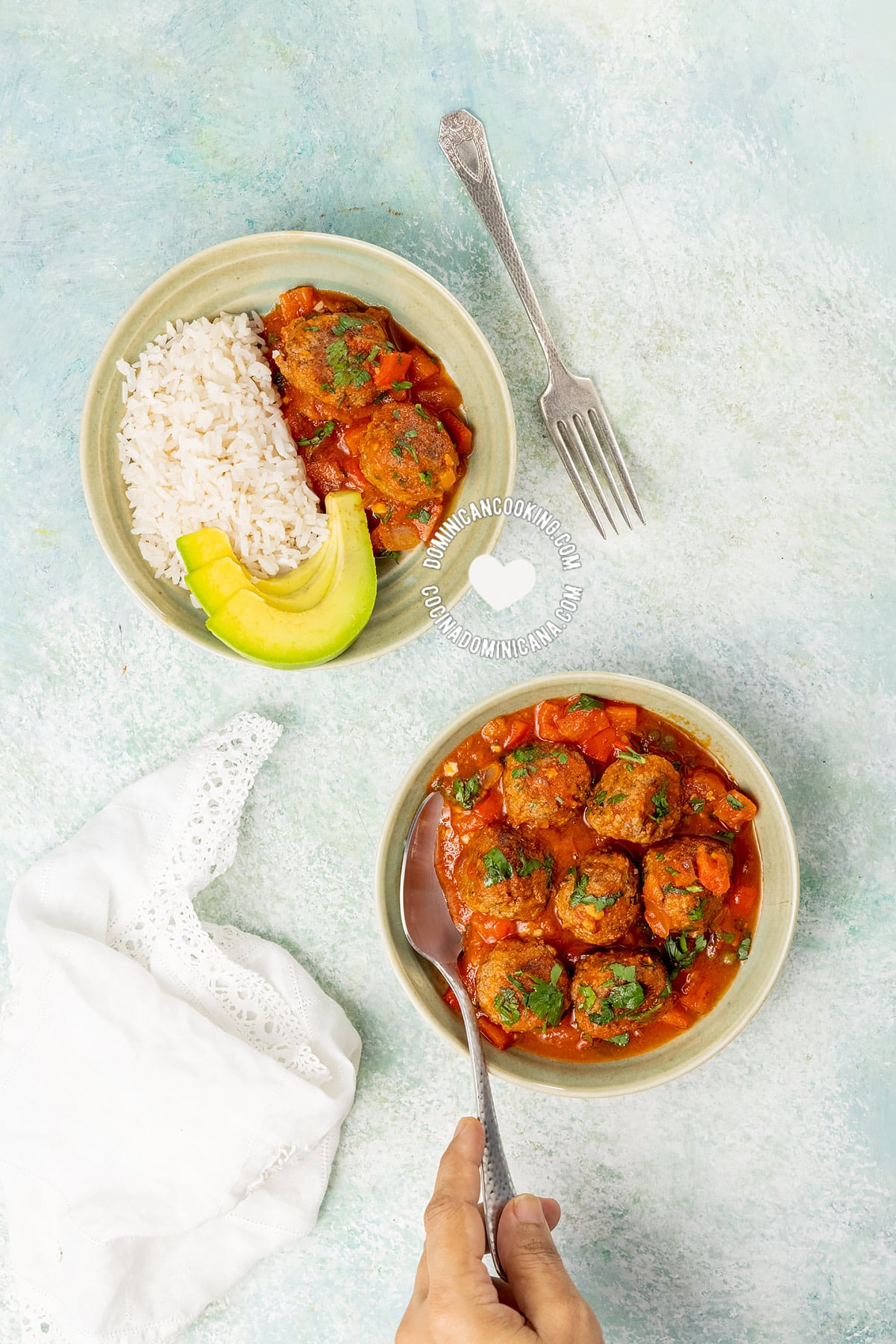 Alb&oacute;ndigas guisadas (Dominican meatballs).