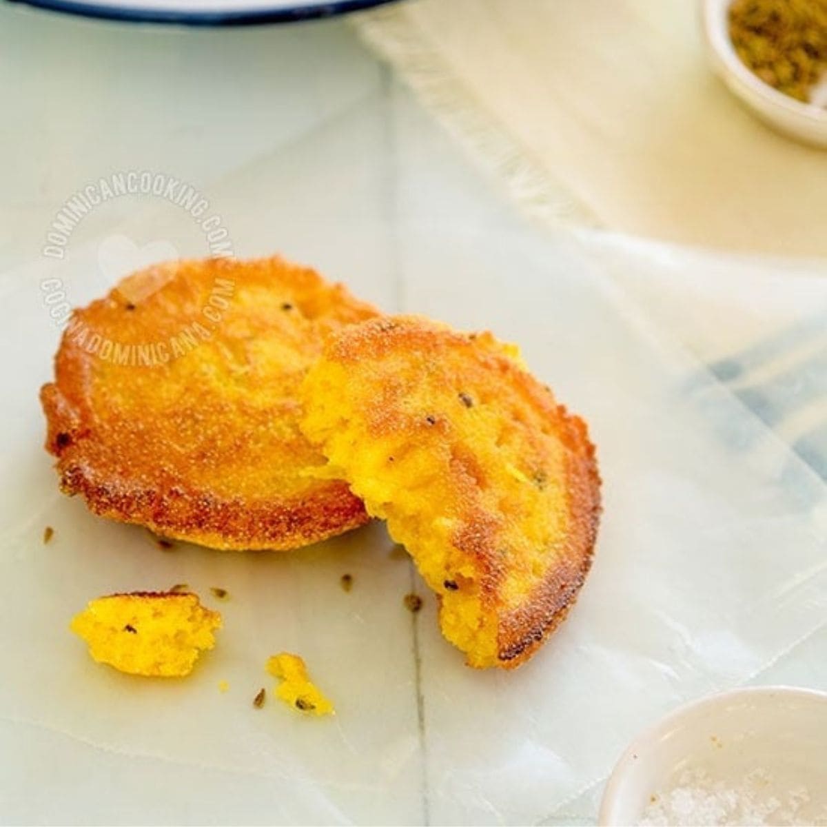 Arepitas de maiz (cornmeal fritters).