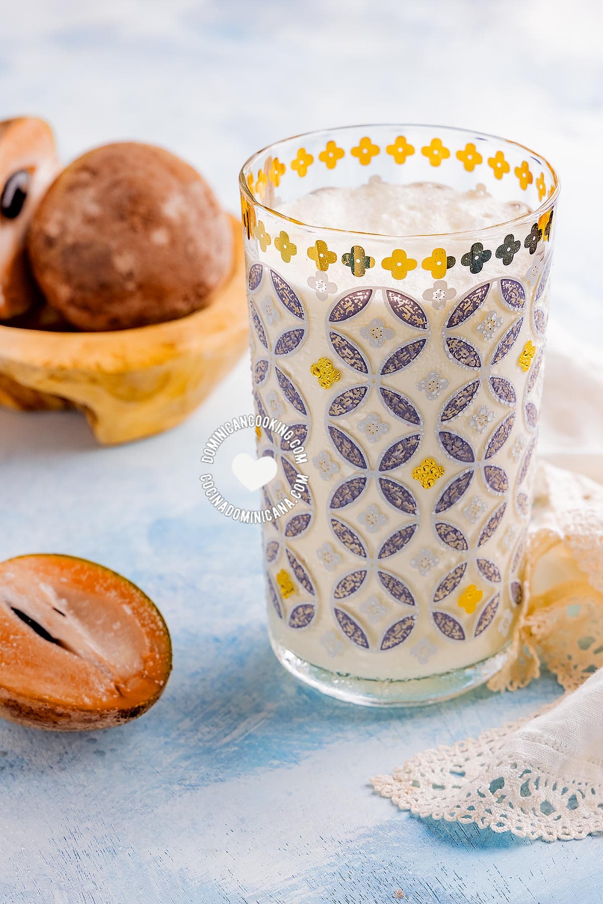 Glass of batida de n&iacute;spero (sapodilla milkshake).
