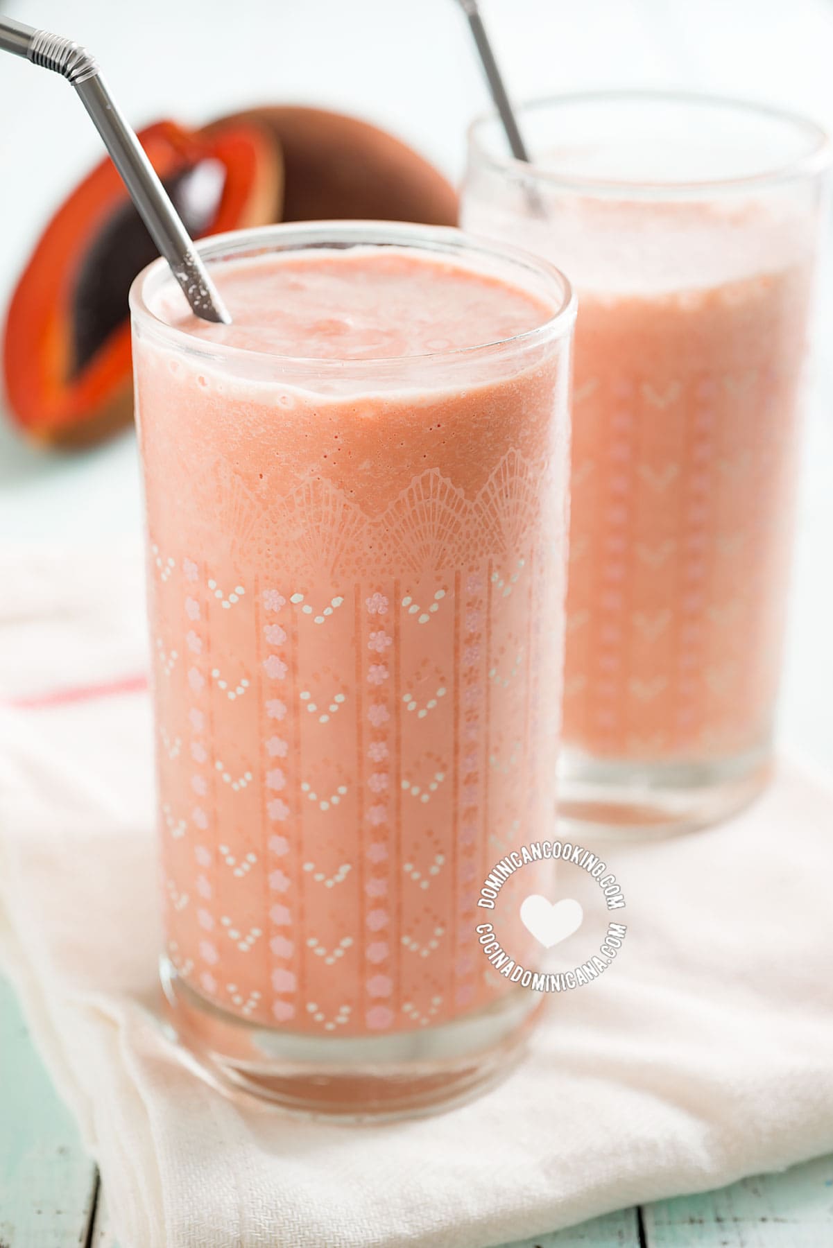 Batida de zapote milkshake and fruit.