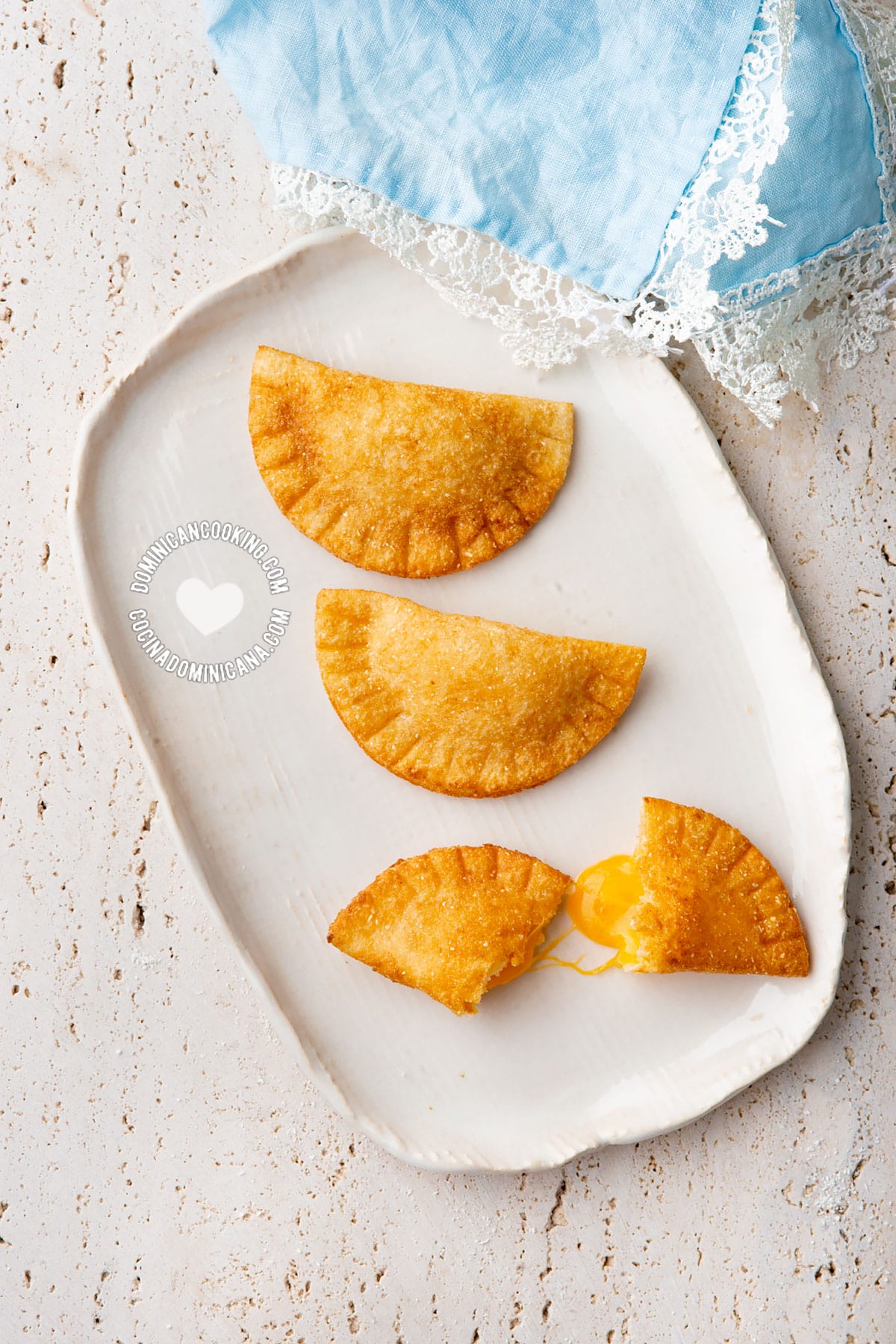 Cativia (empanadita de yuca).