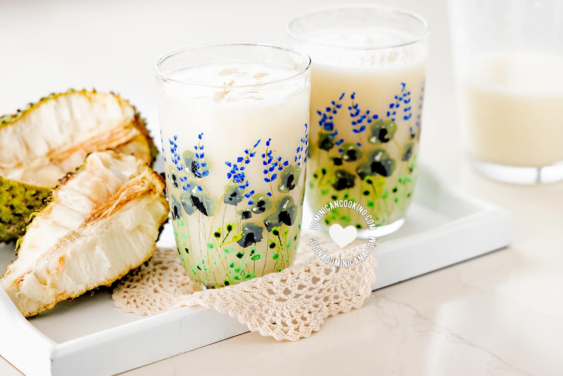 Champola de guanábana (soursop juice).