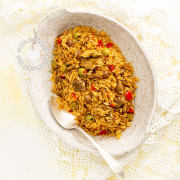 Rice and chicken gizzards (locrio de molleja de pollo).