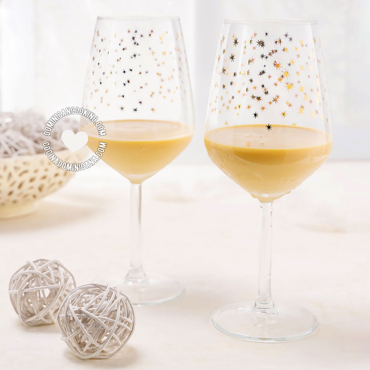 Ponche crema (rum eggnog).
