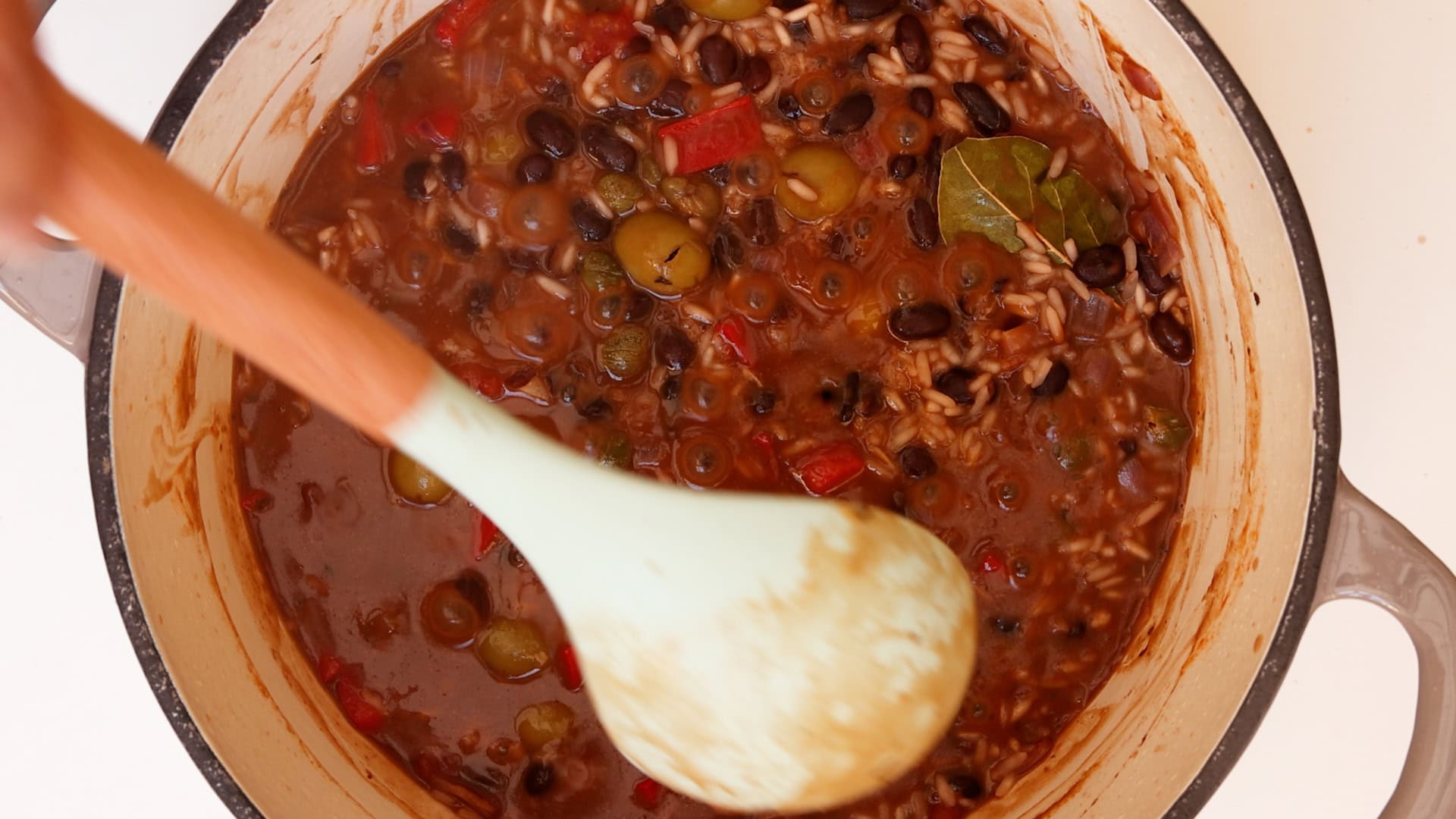 Cocinando el arroz.