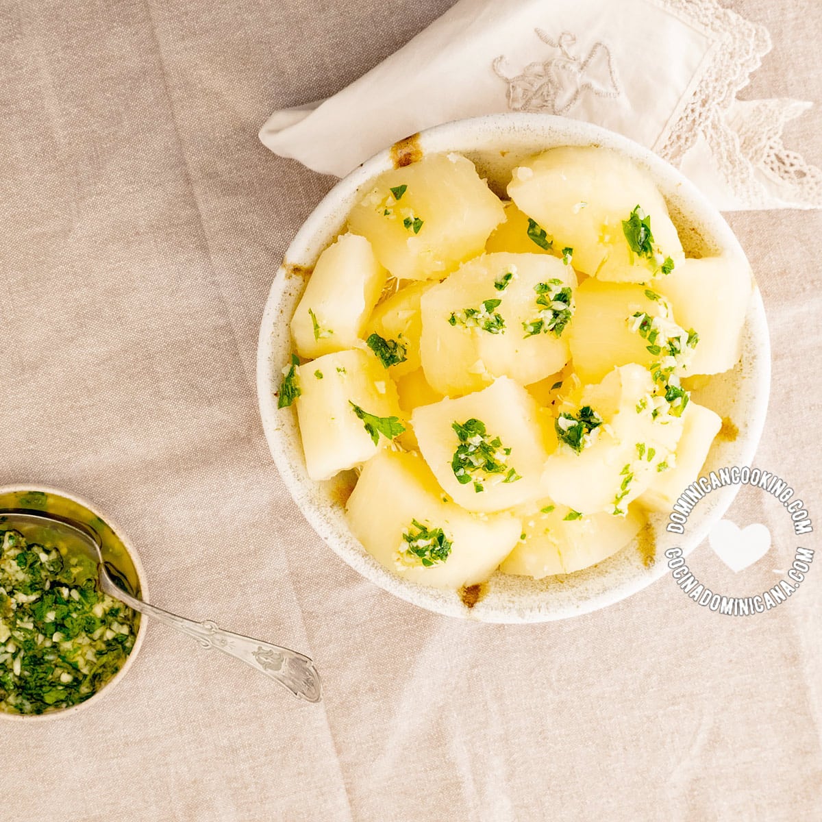 Cooked yuca (yuca con mojo).