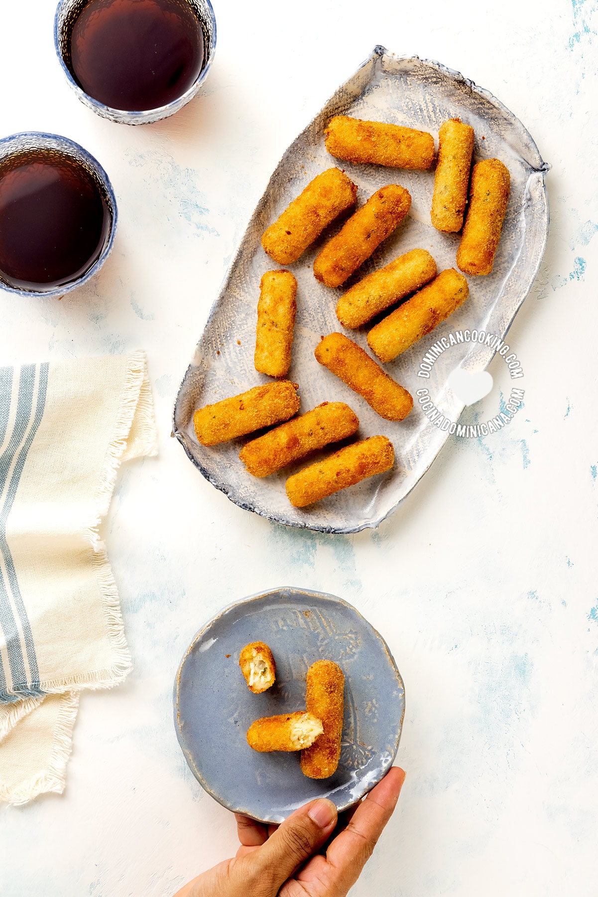 Croquetas de pollo (chicken croquettes).