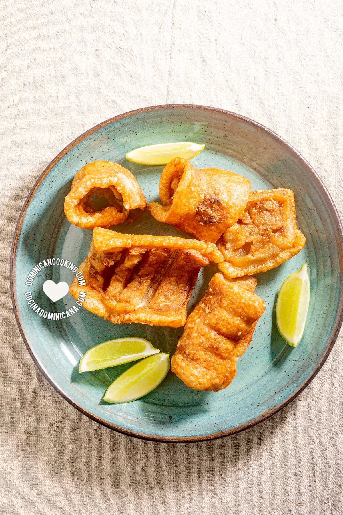 Cuerito (chicharrón de cerdo pork rind).