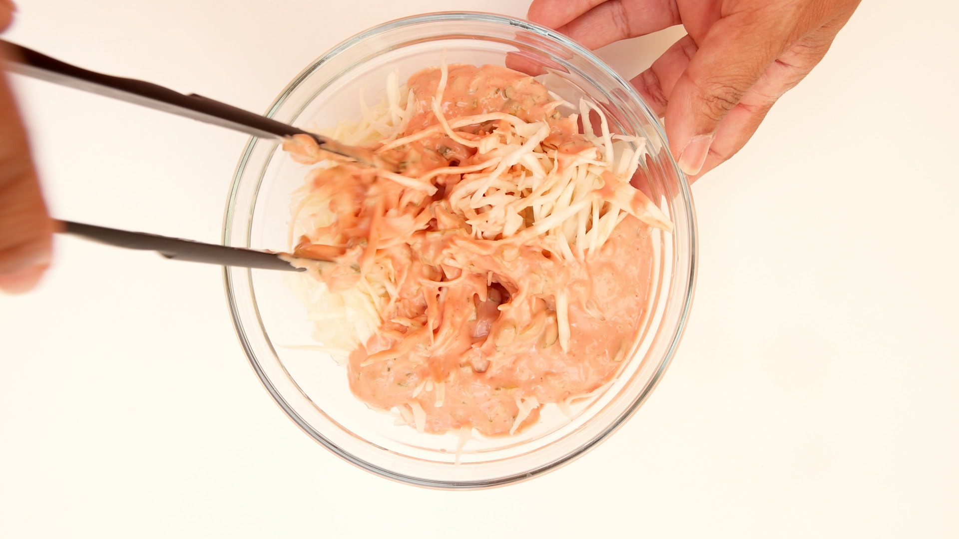Seasoning cabbage.