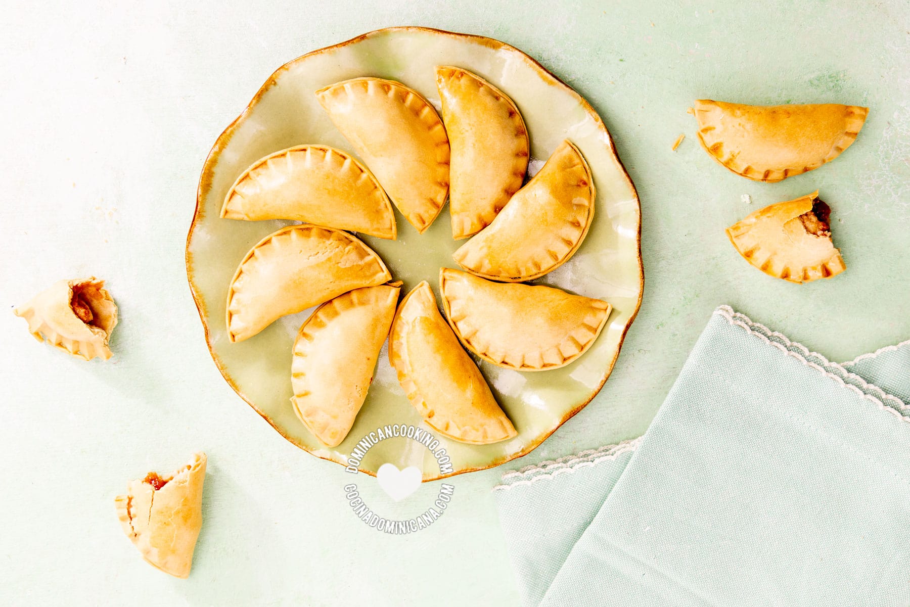 Empanaditas de guayaba y queso (cheese and guava empanadas).