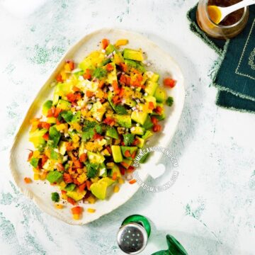 Ensalada de aguacate (avocado salad).
