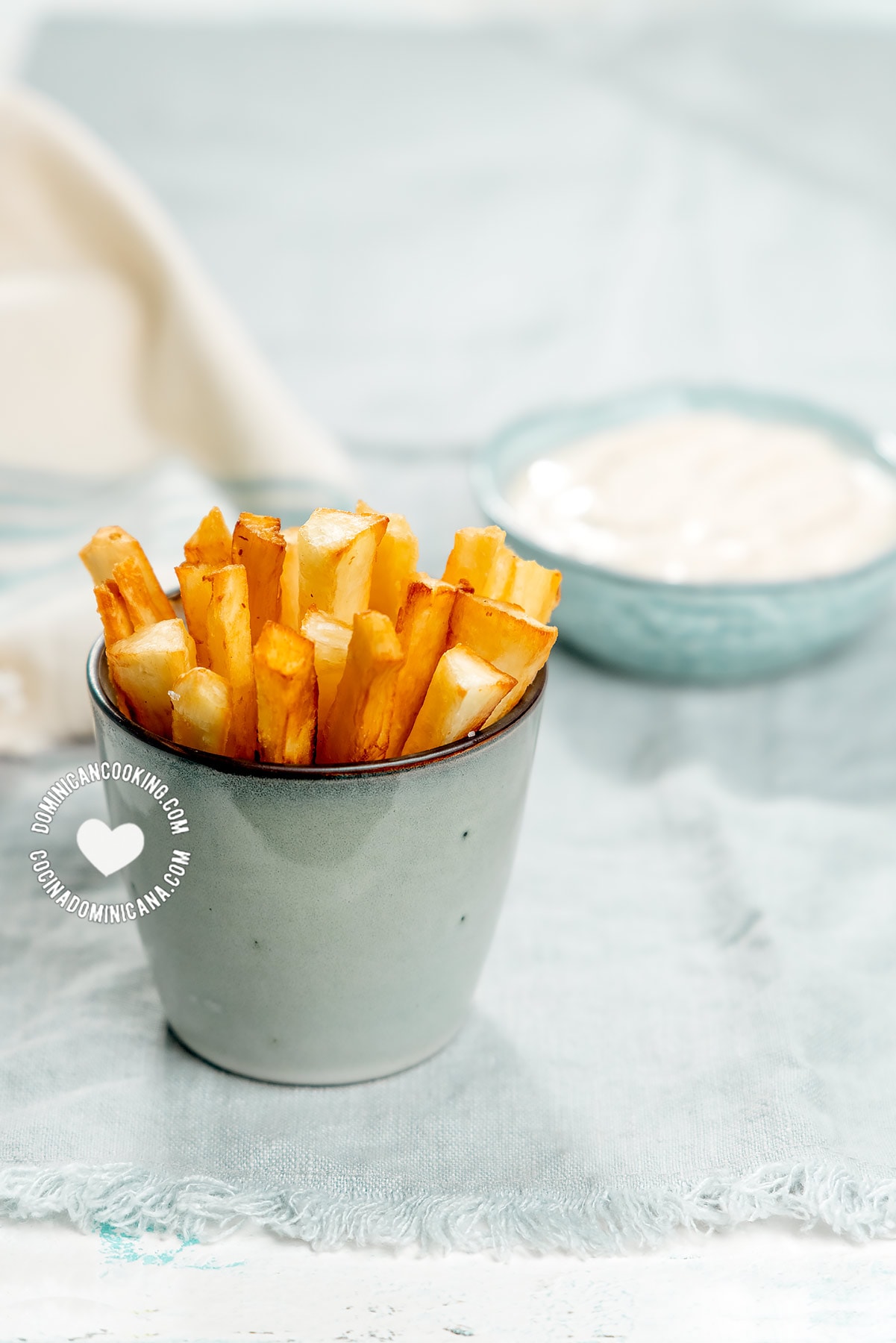 Yuca frita (yuca fries).