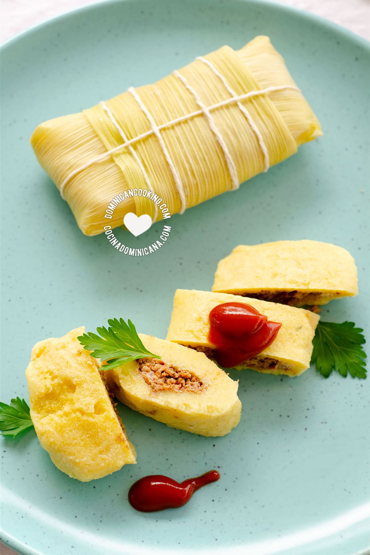 Guanimos salados (cornmeal and beef pockets) on blue plate.