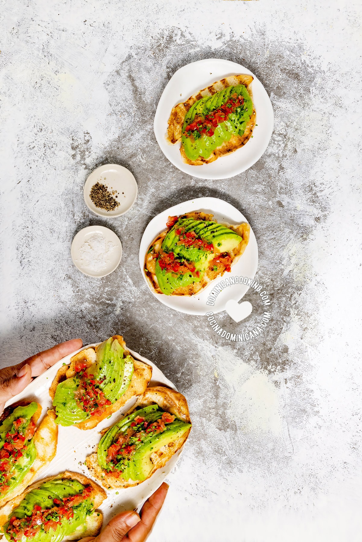 Pan con aguacate (avocado-topped bread).