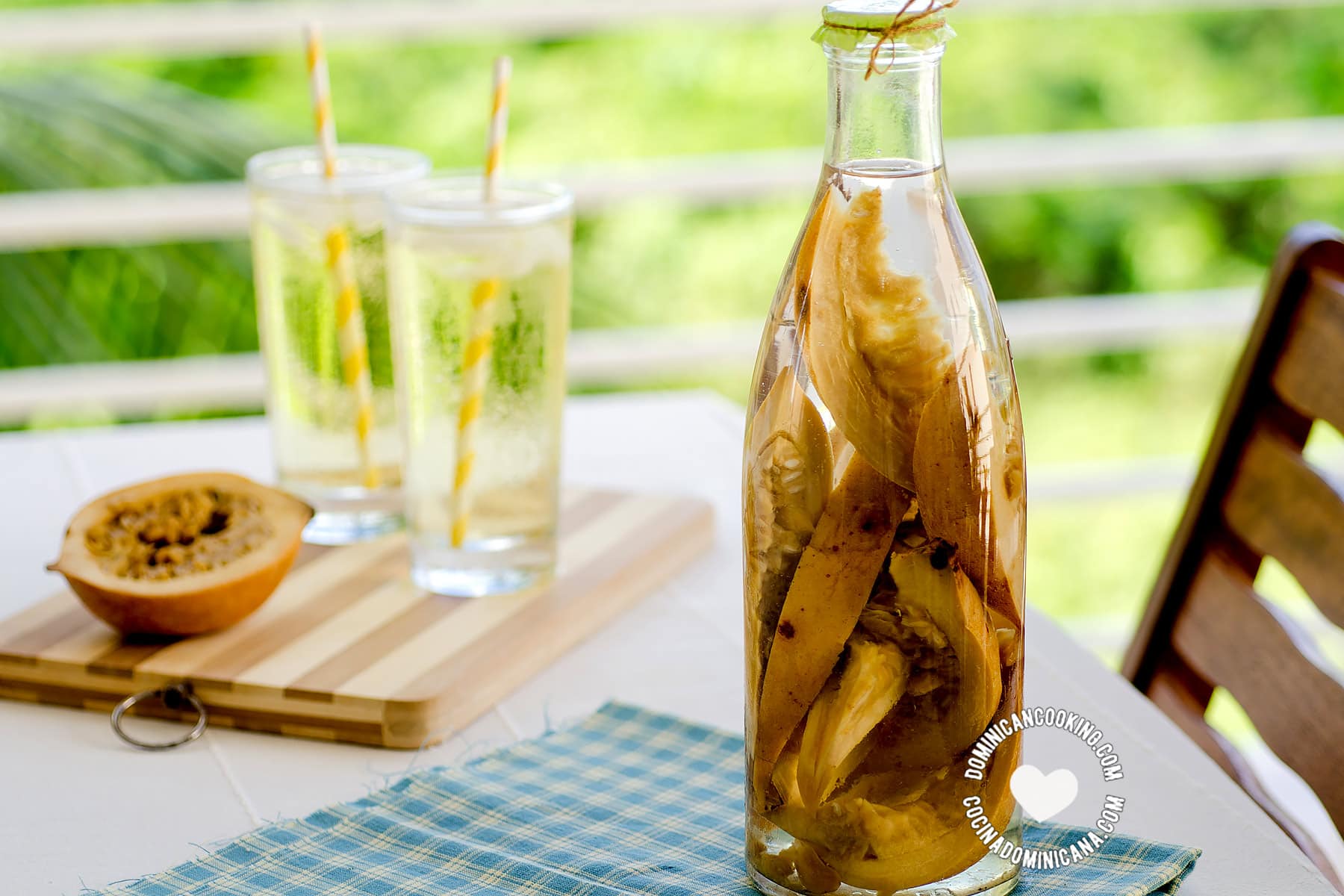 Jugo de jagua (genipa juice).