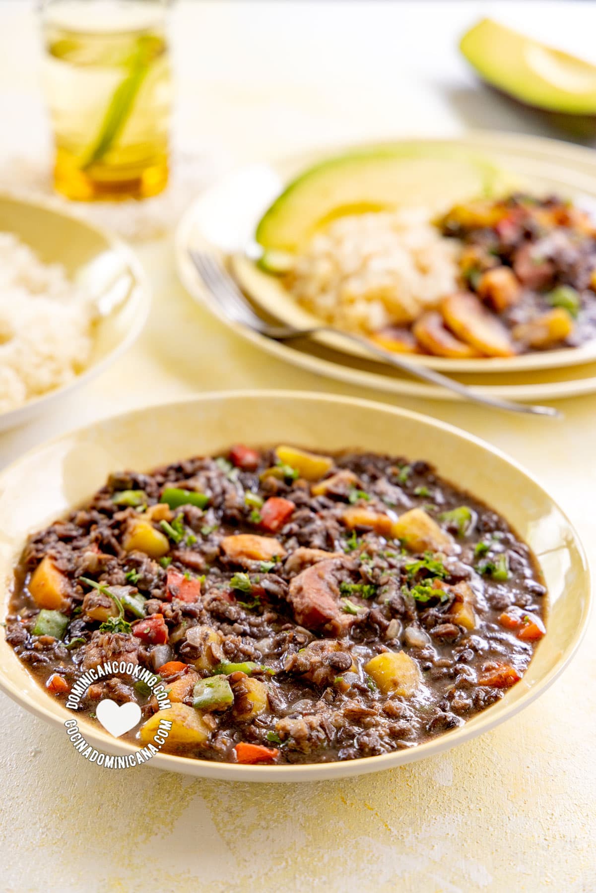Stewed lentils (lentejas guisadas).