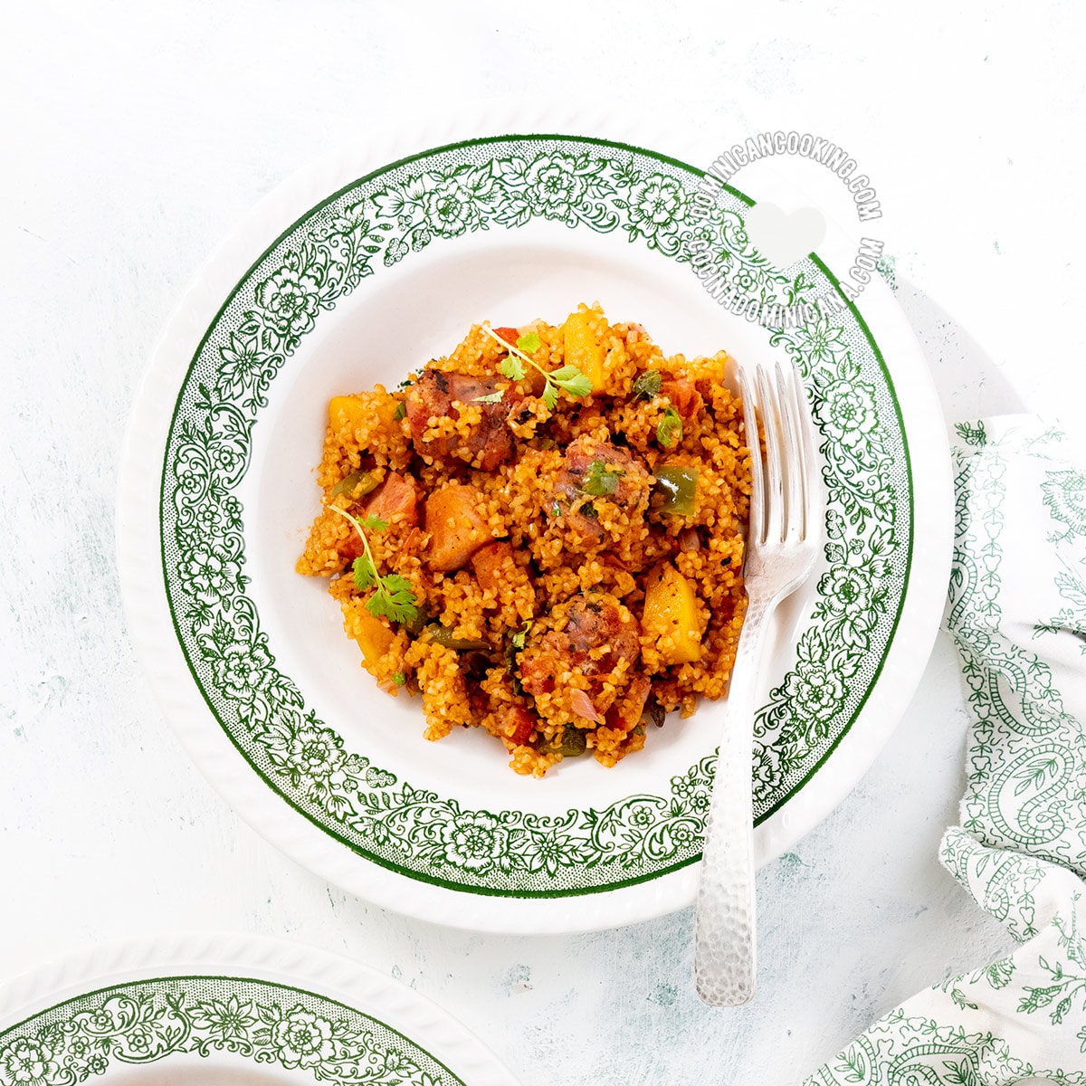 Locrio de trigo (Dominican bulgur rice).