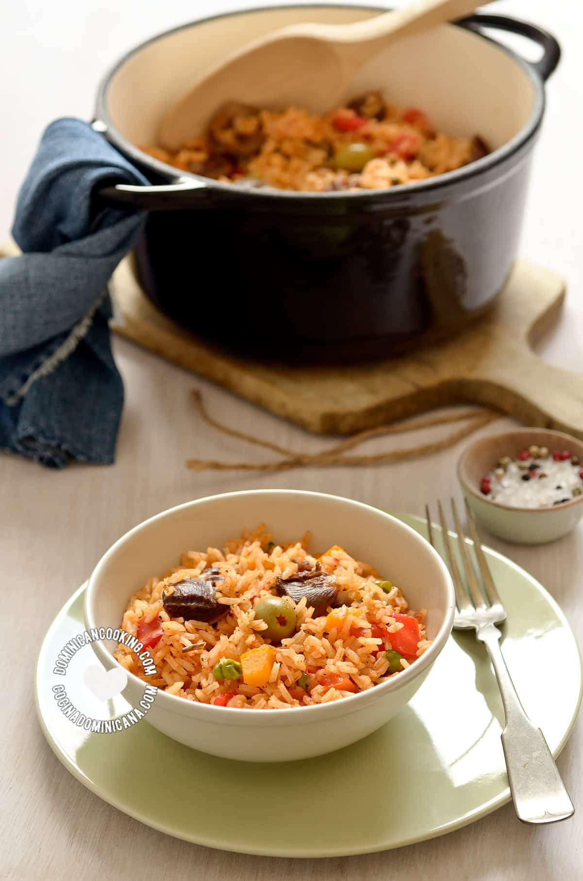 Locrio de molleja de pollo (rice and chicken gizzards).