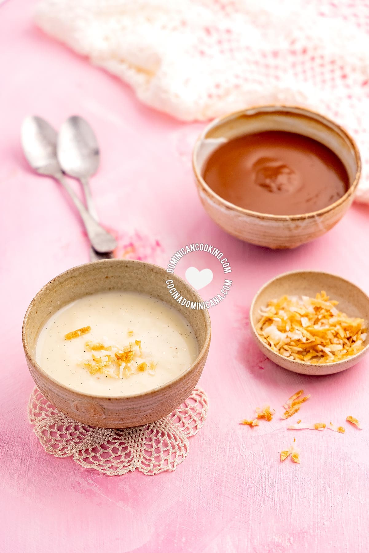 Bowls of vanilla and chocolate Maicena pudding.