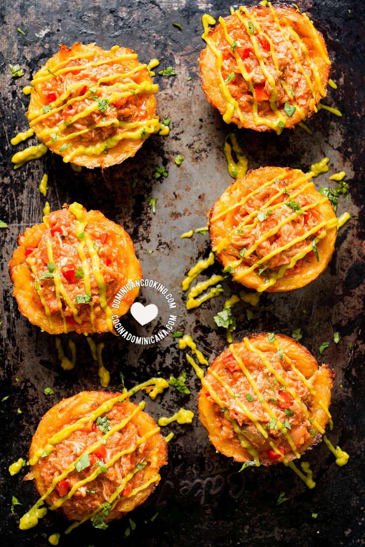 Ripe plantain cups w. spicy chicken and avocado mayo.