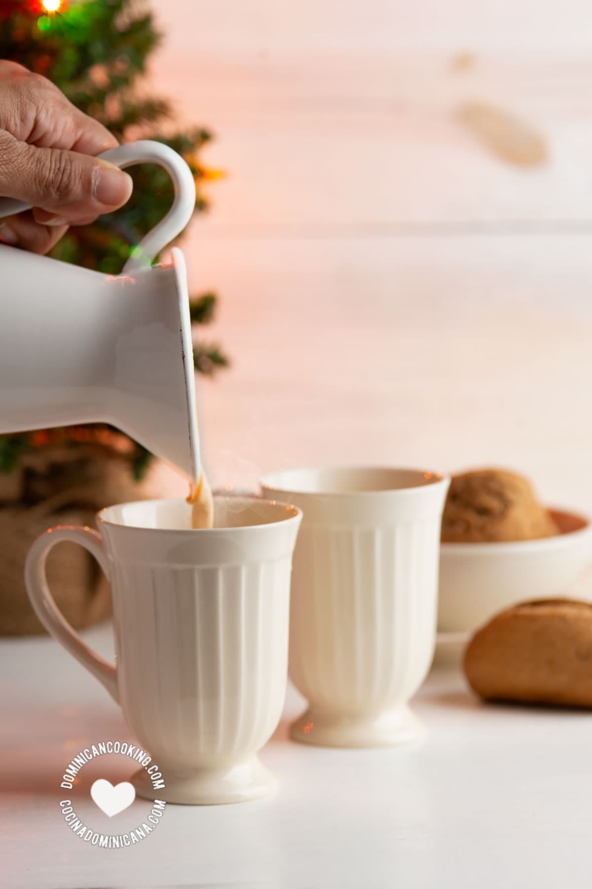Pouring ponche de desayuno (breakfast eggnog).