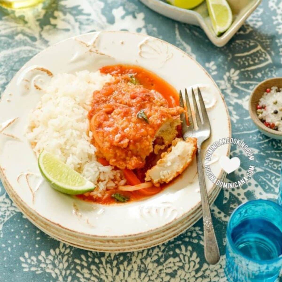 Pescado frito guisado (Dominican fish).