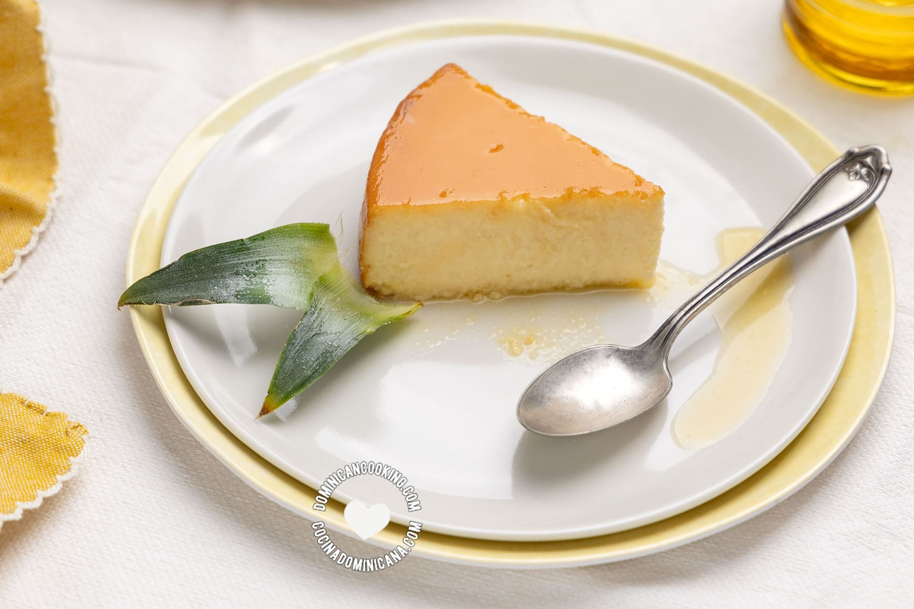 Flan de queso y piña (Pineapple cream cheese flan).