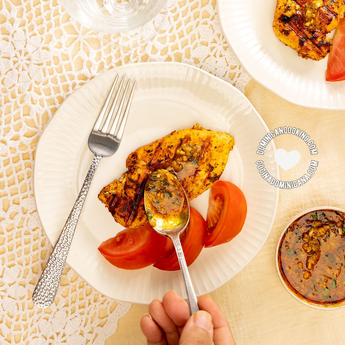 Pechugas de pollo a la plancha (grilled chicken breasts).