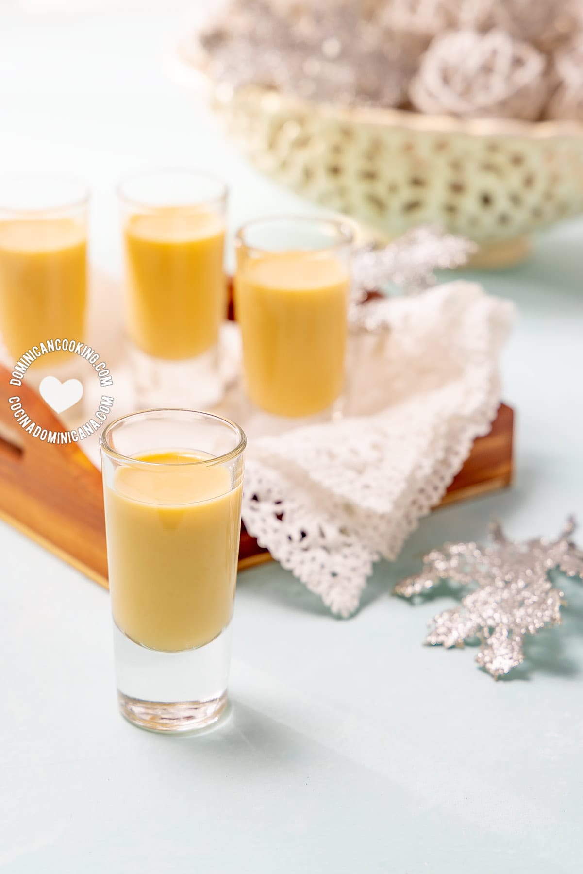 Ponche crema navideño.
