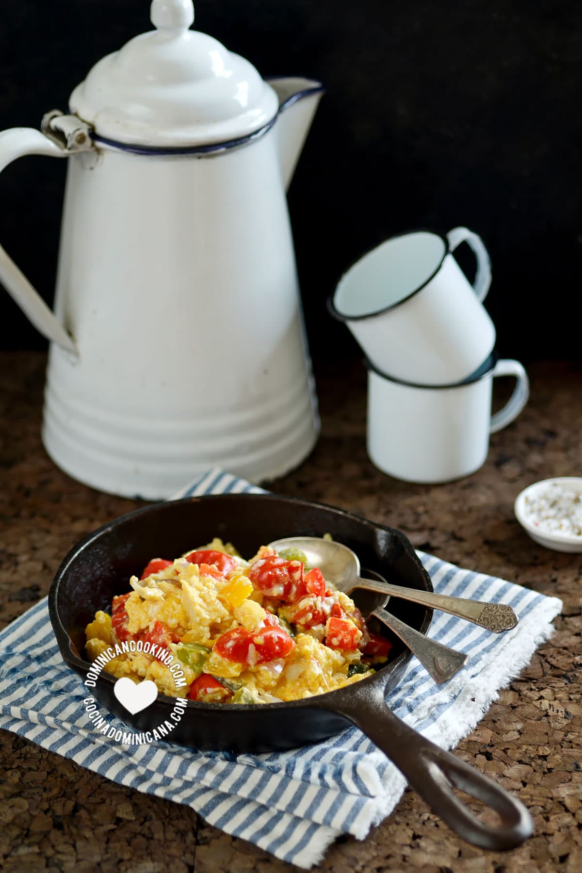 Revoltillo de huevos (scrambled eggs a la Dominicana).