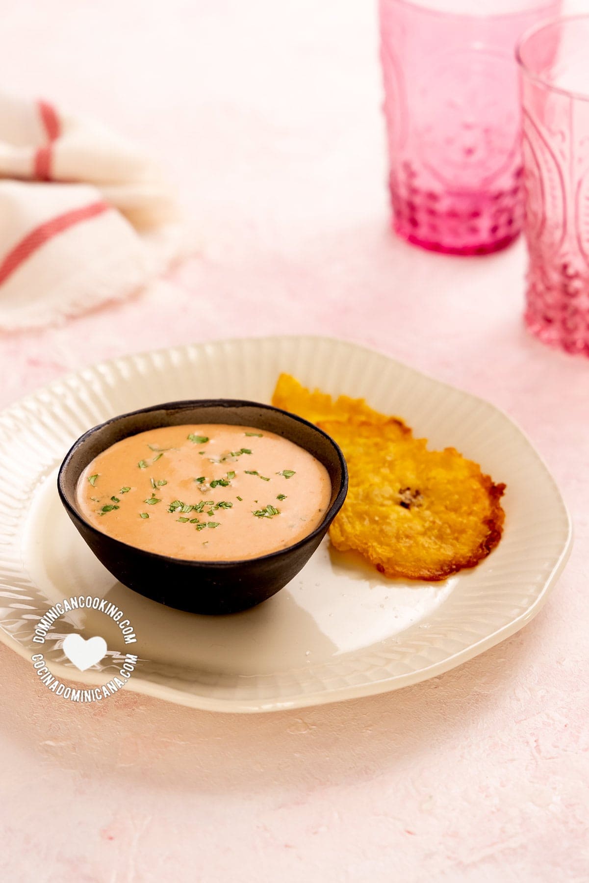 Mayo ketchup sauce.
