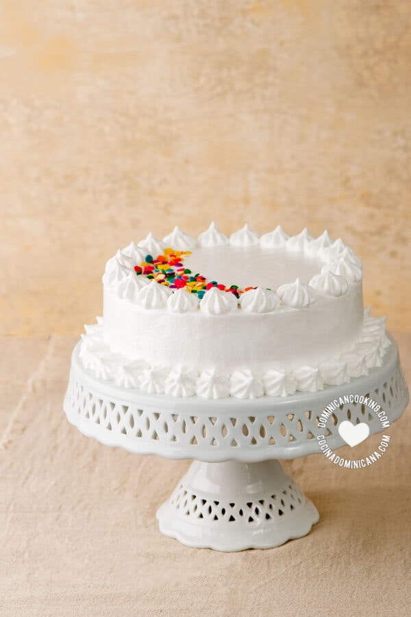 Suspiro (meringue icing for Dominican cake).