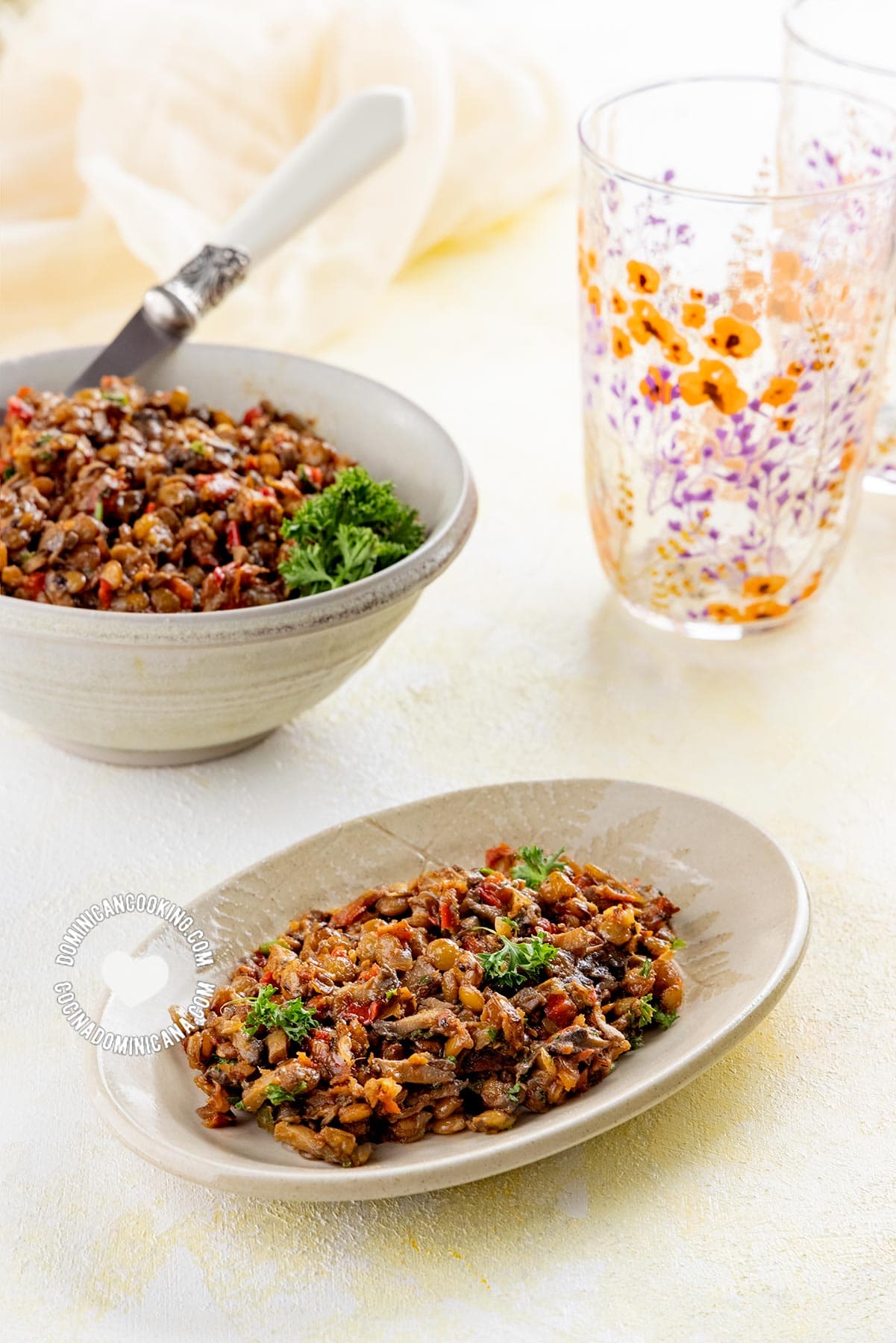 Lentil and mushroom vegan stuffing for empanadas.