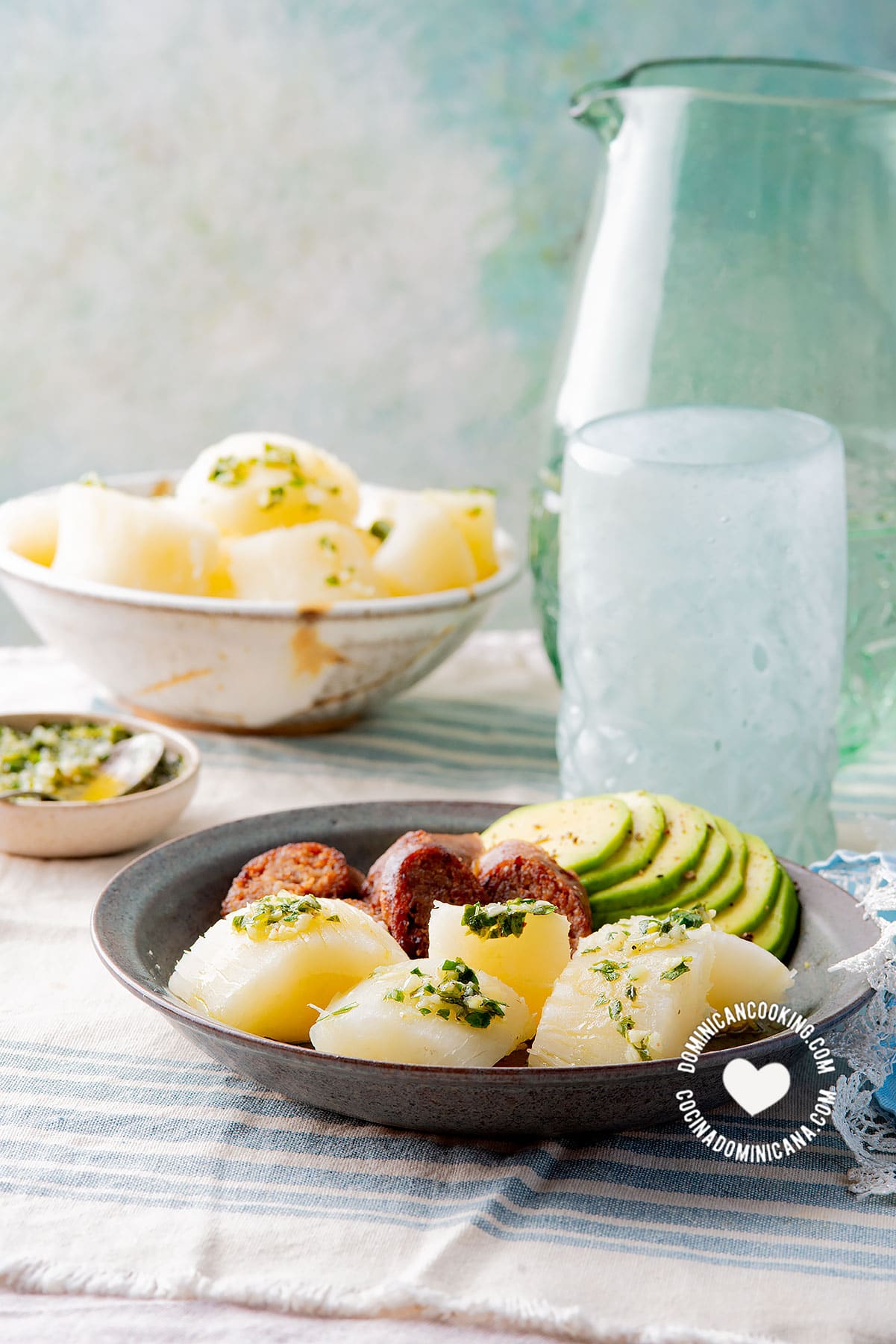 Yuca con mojo de ajo.